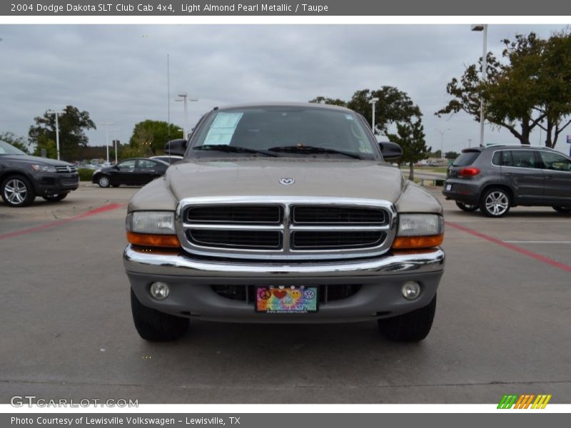 Light Almond Pearl Metallic / Taupe 2004 Dodge Dakota SLT Club Cab 4x4