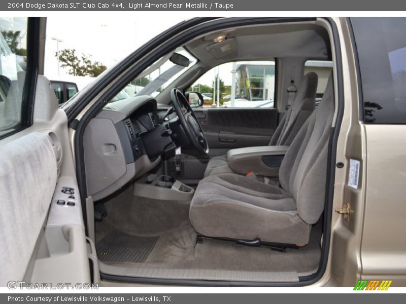 Light Almond Pearl Metallic / Taupe 2004 Dodge Dakota SLT Club Cab 4x4