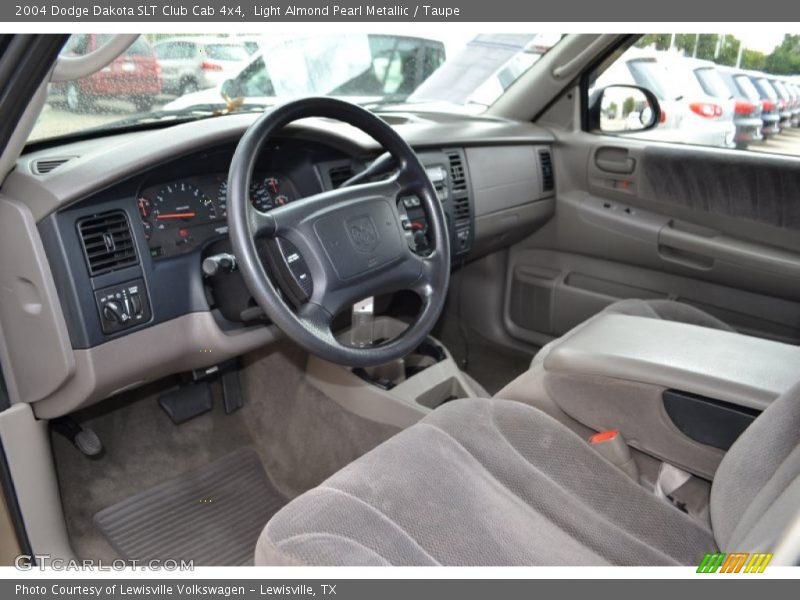 Light Almond Pearl Metallic / Taupe 2004 Dodge Dakota SLT Club Cab 4x4