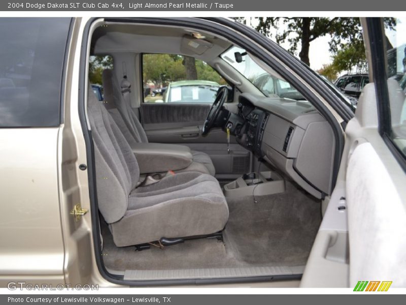 Light Almond Pearl Metallic / Taupe 2004 Dodge Dakota SLT Club Cab 4x4