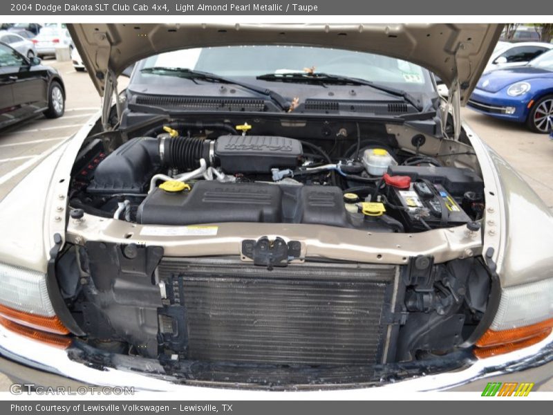 Light Almond Pearl Metallic / Taupe 2004 Dodge Dakota SLT Club Cab 4x4