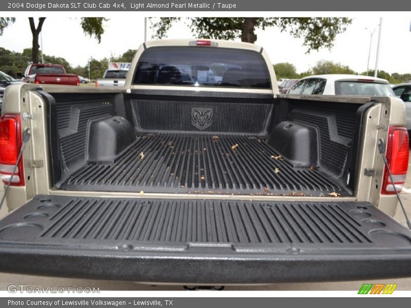 Light Almond Pearl Metallic / Taupe 2004 Dodge Dakota SLT Club Cab 4x4