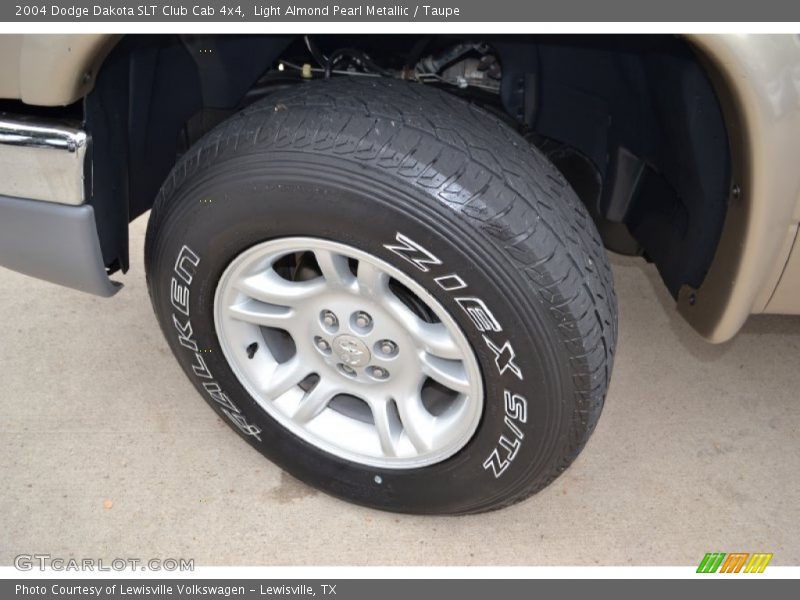 Light Almond Pearl Metallic / Taupe 2004 Dodge Dakota SLT Club Cab 4x4
