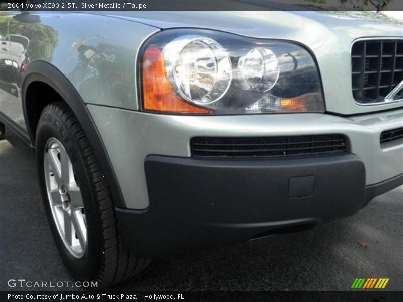 Silver Metallic / Taupe 2004 Volvo XC90 2.5T