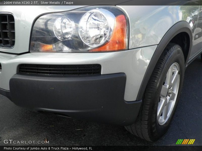 Silver Metallic / Taupe 2004 Volvo XC90 2.5T