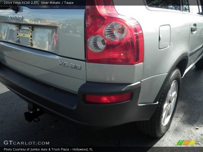 Silver Metallic / Taupe 2004 Volvo XC90 2.5T