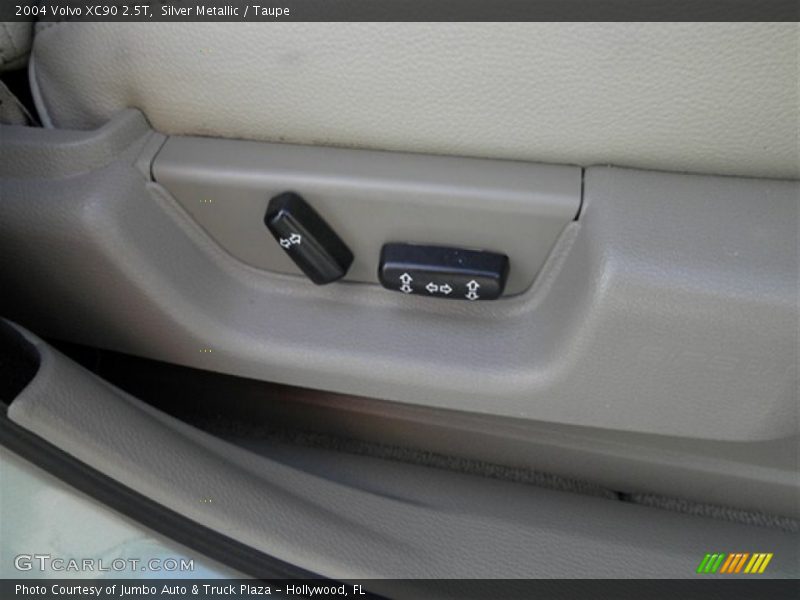 Silver Metallic / Taupe 2004 Volvo XC90 2.5T