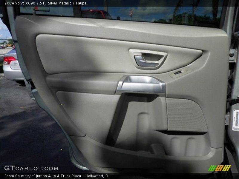 Silver Metallic / Taupe 2004 Volvo XC90 2.5T