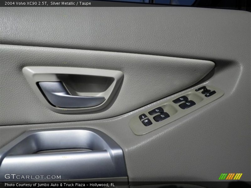 Silver Metallic / Taupe 2004 Volvo XC90 2.5T