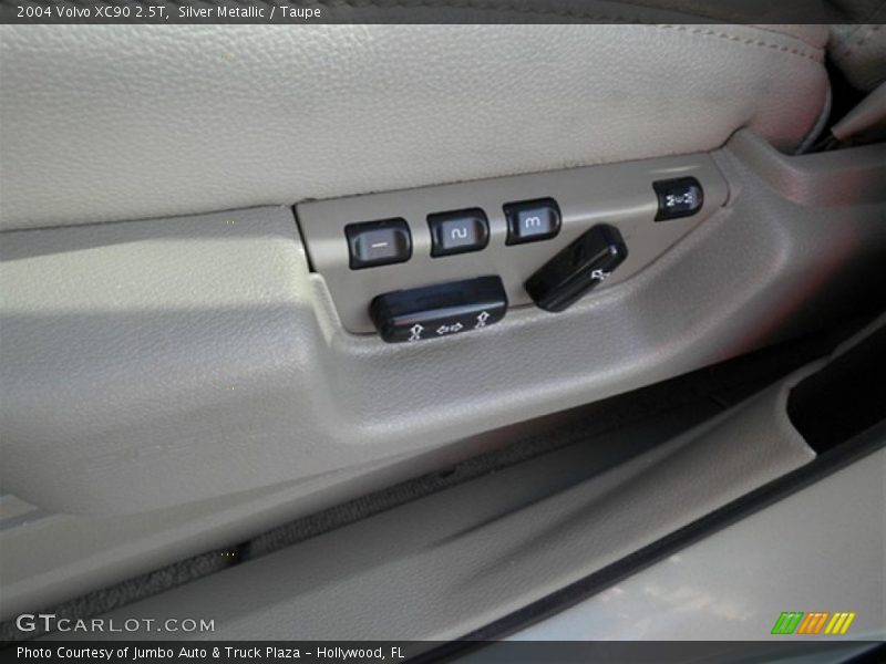 Silver Metallic / Taupe 2004 Volvo XC90 2.5T