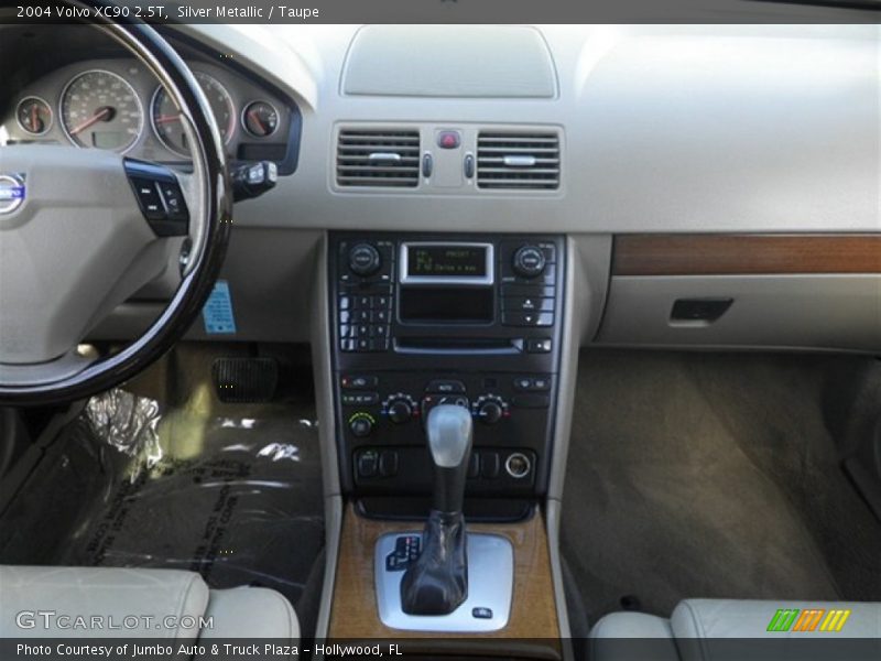 Silver Metallic / Taupe 2004 Volvo XC90 2.5T
