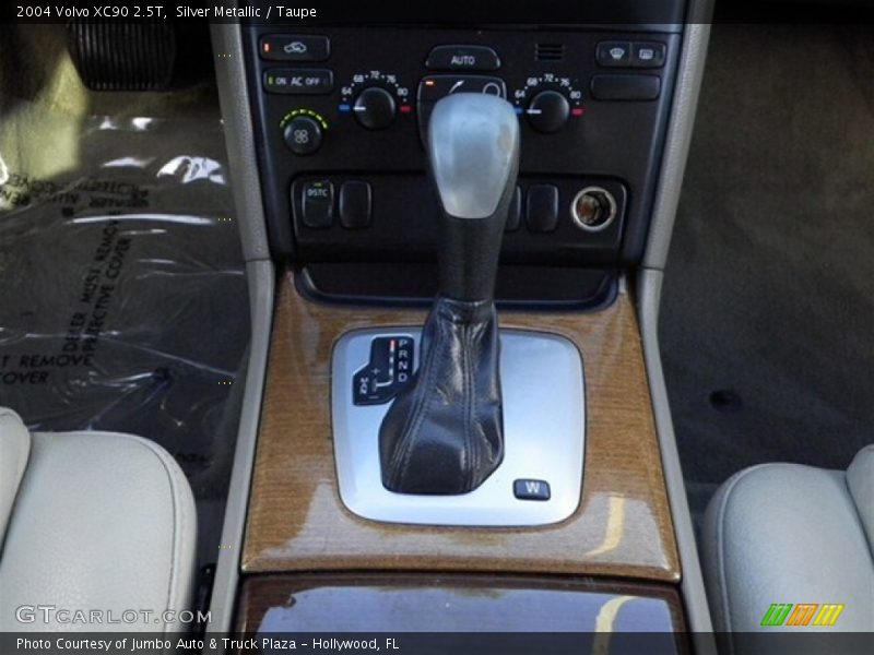 Silver Metallic / Taupe 2004 Volvo XC90 2.5T