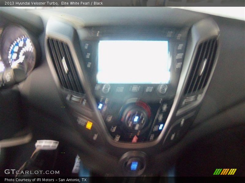 Elite White Pearl / Black 2013 Hyundai Veloster Turbo