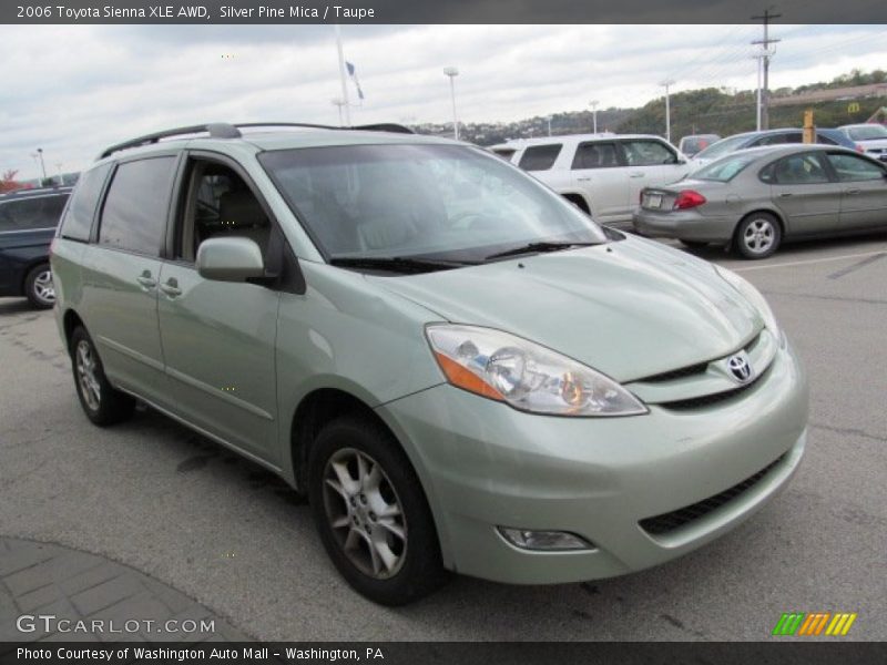 Front 3/4 View of 2006 Sienna XLE AWD