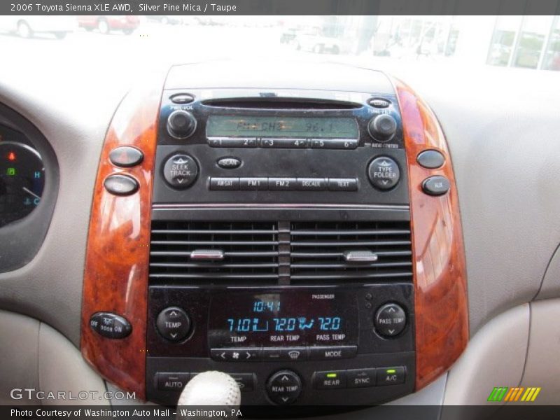 Controls of 2006 Sienna XLE AWD