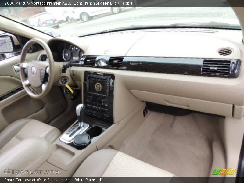 Dashboard of 2006 Montego Premier AWD