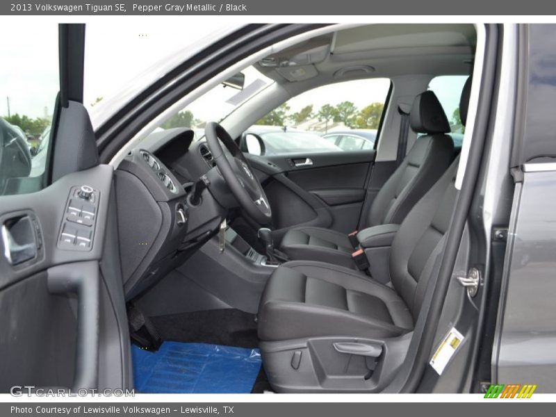Pepper Gray Metallic / Black 2013 Volkswagen Tiguan SE