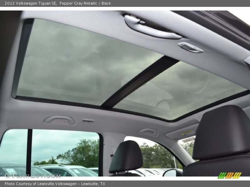 Pepper Gray Metallic / Black 2013 Volkswagen Tiguan SE
