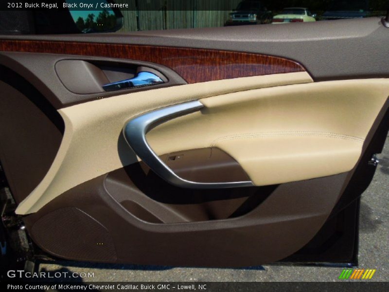 Black Onyx / Cashmere 2012 Buick Regal