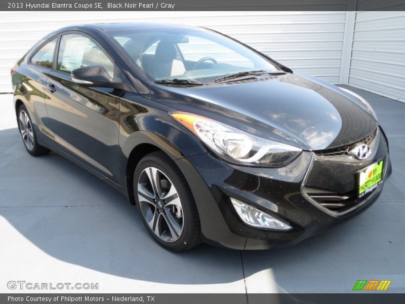 Front 3/4 View of 2013 Elantra Coupe SE