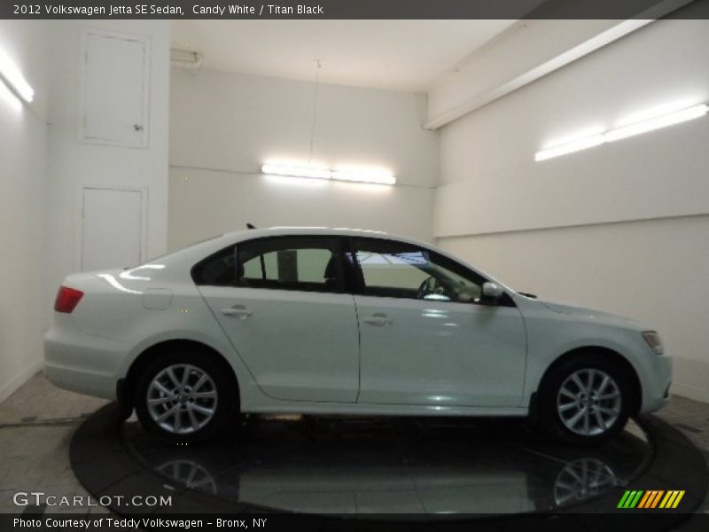Candy White / Titan Black 2012 Volkswagen Jetta SE Sedan