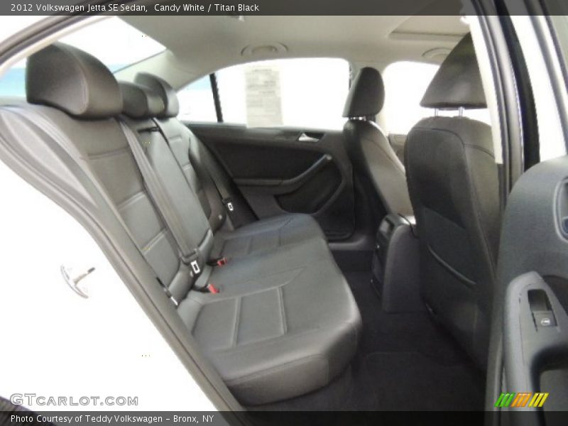 Candy White / Titan Black 2012 Volkswagen Jetta SE Sedan