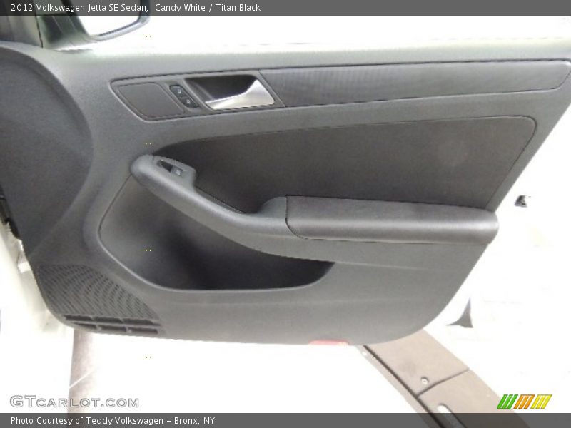 Candy White / Titan Black 2012 Volkswagen Jetta SE Sedan