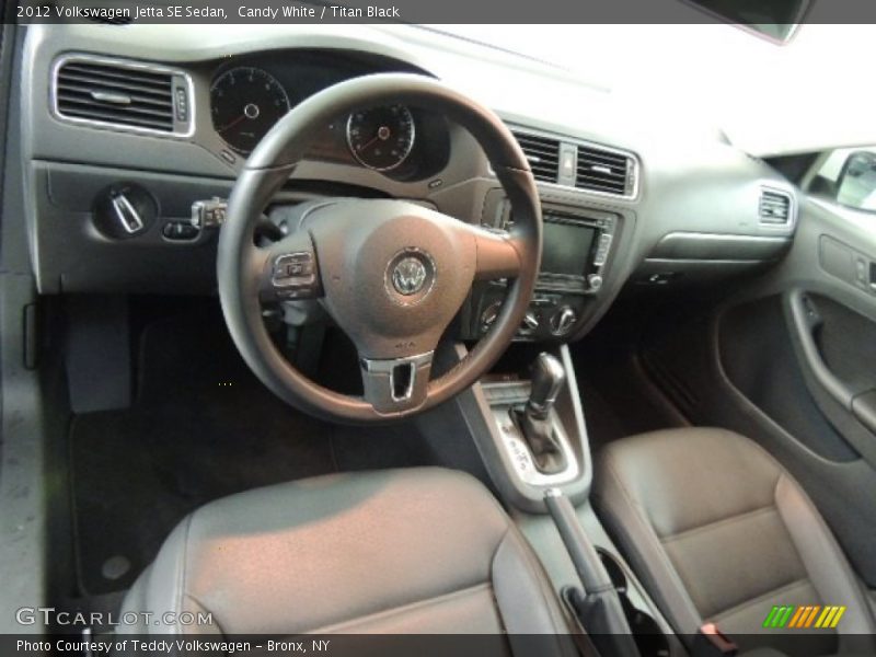 Candy White / Titan Black 2012 Volkswagen Jetta SE Sedan