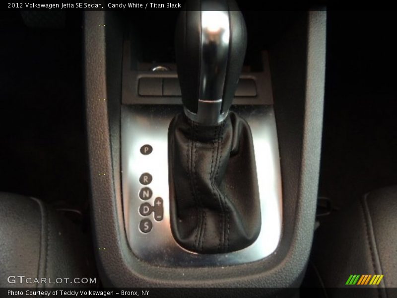 Candy White / Titan Black 2012 Volkswagen Jetta SE Sedan