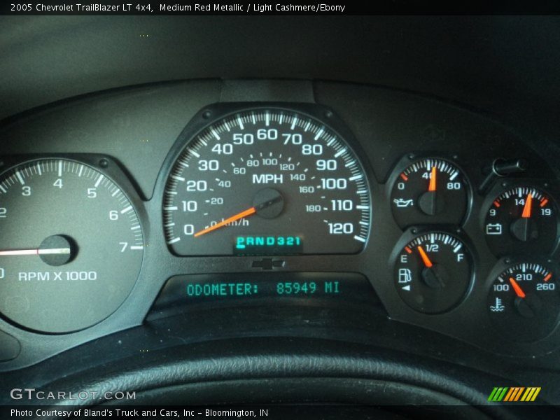 Medium Red Metallic / Light Cashmere/Ebony 2005 Chevrolet TrailBlazer LT 4x4