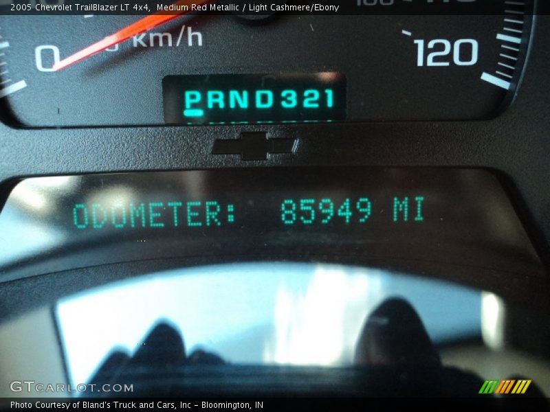 Medium Red Metallic / Light Cashmere/Ebony 2005 Chevrolet TrailBlazer LT 4x4