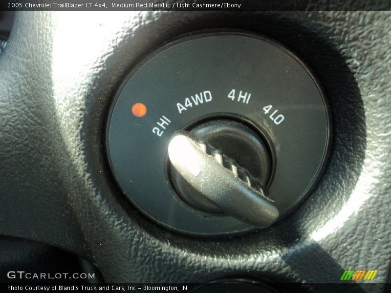 Medium Red Metallic / Light Cashmere/Ebony 2005 Chevrolet TrailBlazer LT 4x4