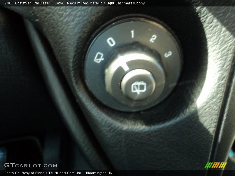 Medium Red Metallic / Light Cashmere/Ebony 2005 Chevrolet TrailBlazer LT 4x4