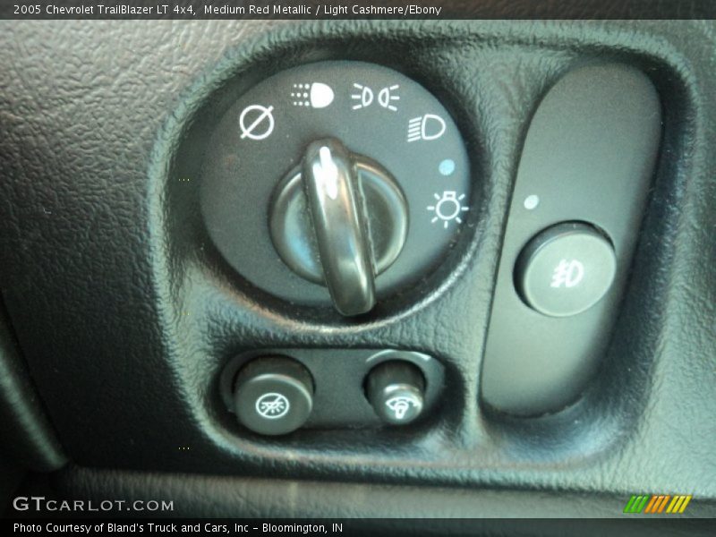 Medium Red Metallic / Light Cashmere/Ebony 2005 Chevrolet TrailBlazer LT 4x4