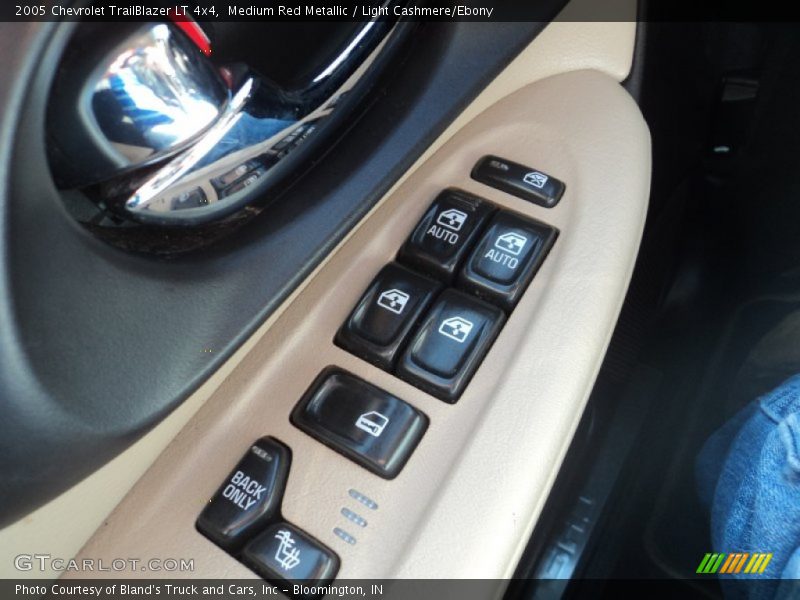 Medium Red Metallic / Light Cashmere/Ebony 2005 Chevrolet TrailBlazer LT 4x4