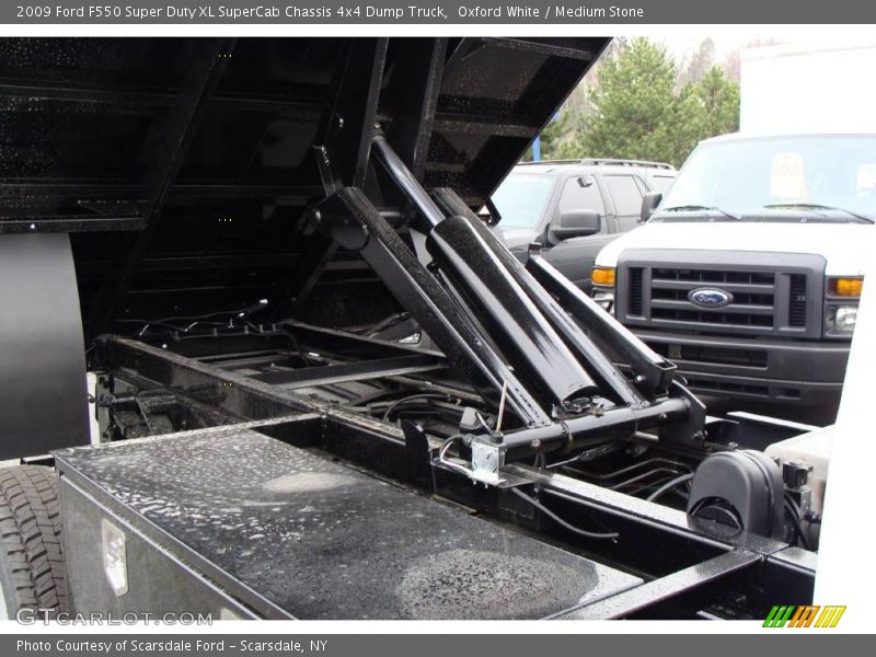 Oxford White / Medium Stone 2009 Ford F550 Super Duty XL SuperCab Chassis 4x4 Dump Truck