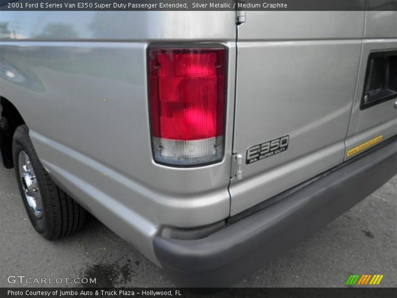 Silver Metallic / Medium Graphite 2001 Ford E Series Van E350 Super Duty Passenger Extended