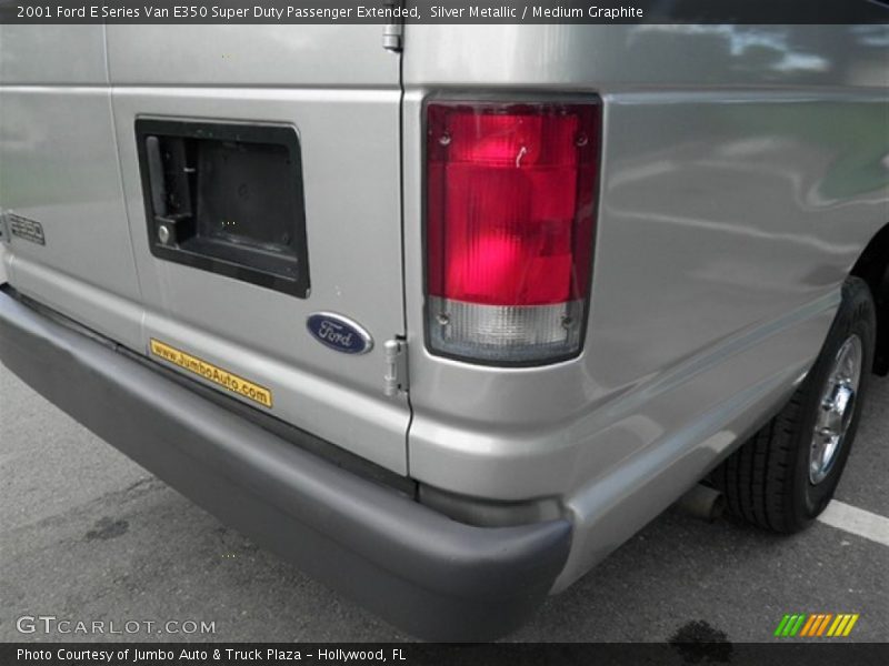 Silver Metallic / Medium Graphite 2001 Ford E Series Van E350 Super Duty Passenger Extended