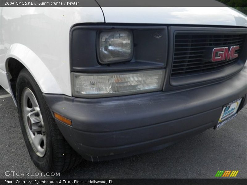 Summit White / Pewter 2004 GMC Safari