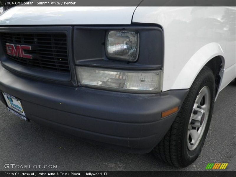 Summit White / Pewter 2004 GMC Safari