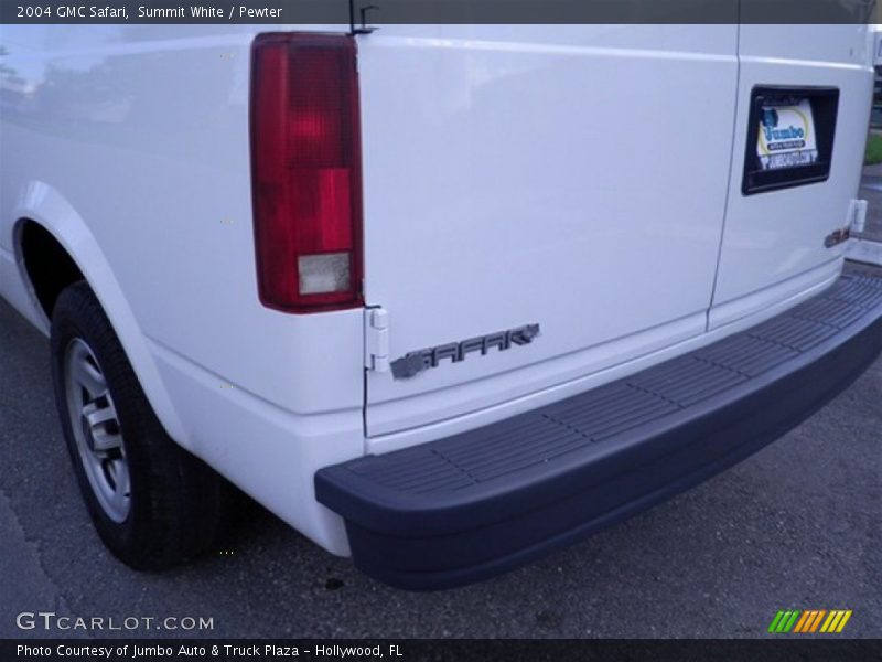 Summit White / Pewter 2004 GMC Safari