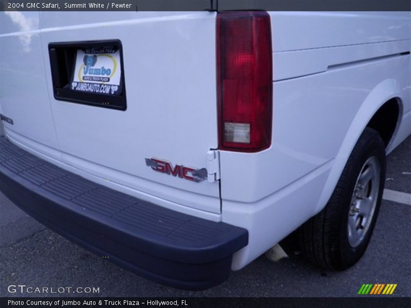Summit White / Pewter 2004 GMC Safari