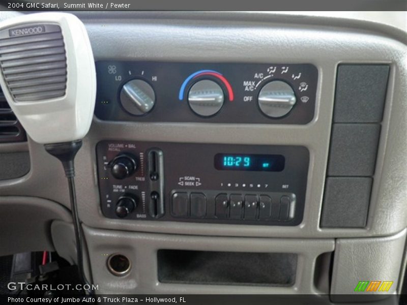 Summit White / Pewter 2004 GMC Safari