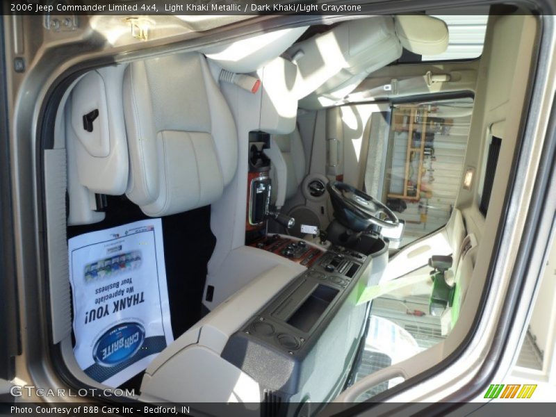 Light Khaki Metallic / Dark Khaki/Light Graystone 2006 Jeep Commander Limited 4x4