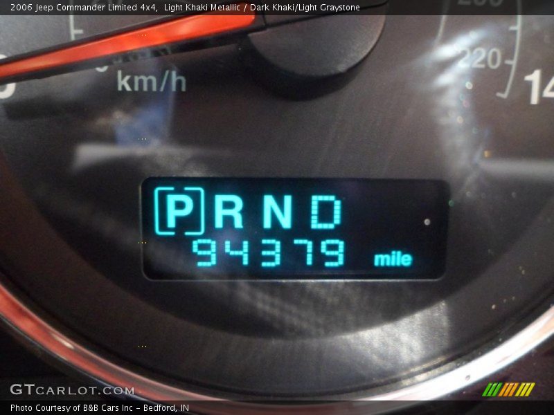 Light Khaki Metallic / Dark Khaki/Light Graystone 2006 Jeep Commander Limited 4x4