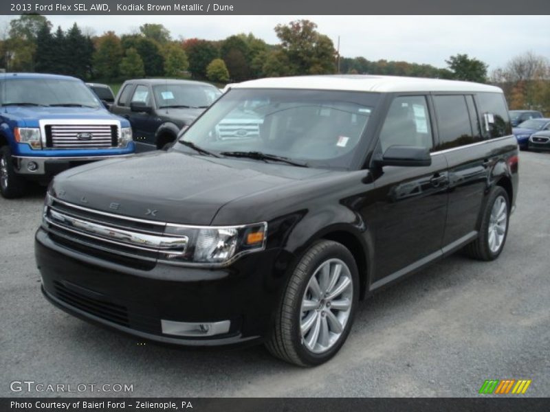 Front 3/4 View of 2013 Flex SEL AWD