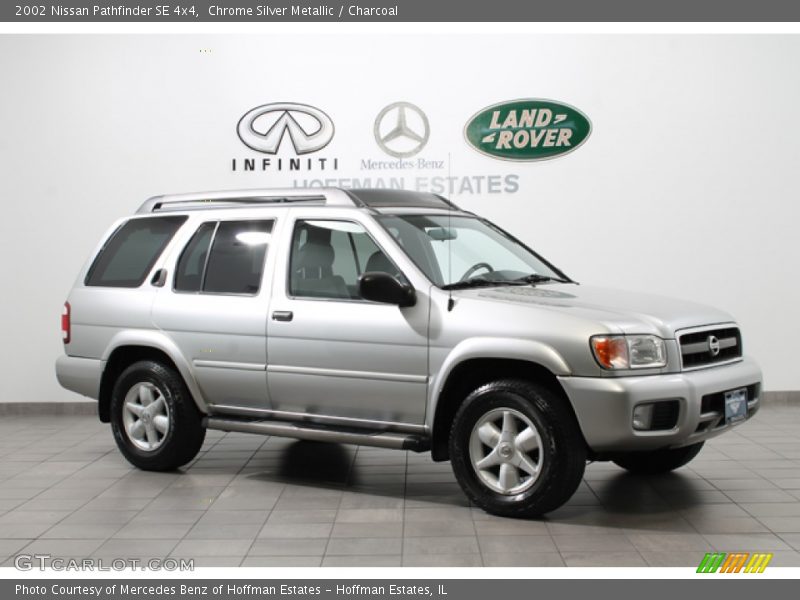 Chrome Silver Metallic / Charcoal 2002 Nissan Pathfinder SE 4x4