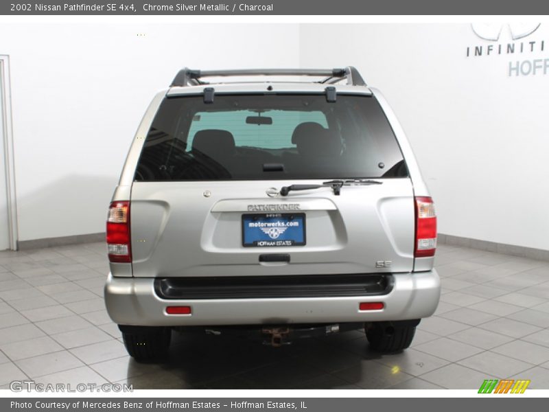 Chrome Silver Metallic / Charcoal 2002 Nissan Pathfinder SE 4x4