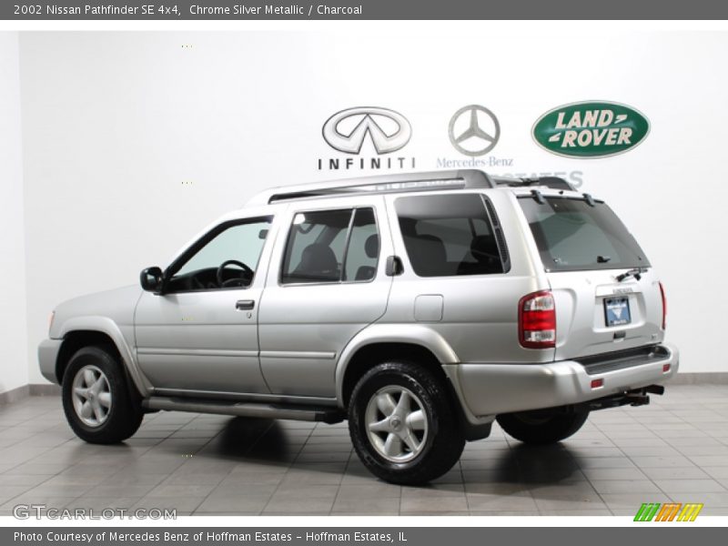 Chrome Silver Metallic / Charcoal 2002 Nissan Pathfinder SE 4x4