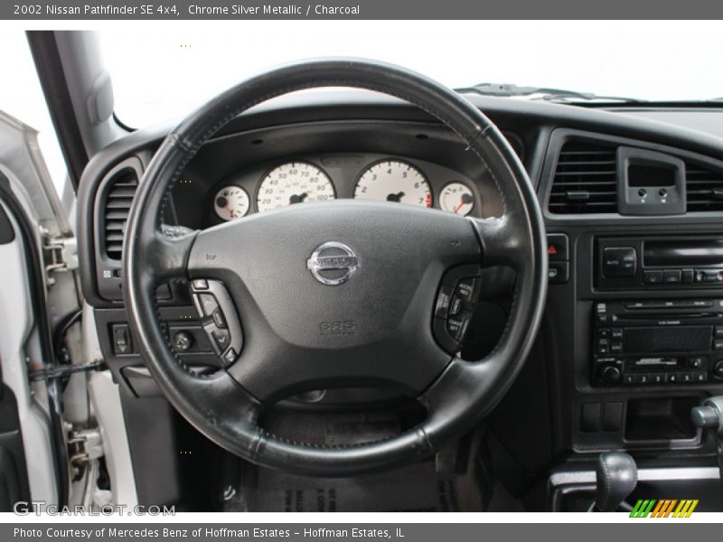 Chrome Silver Metallic / Charcoal 2002 Nissan Pathfinder SE 4x4